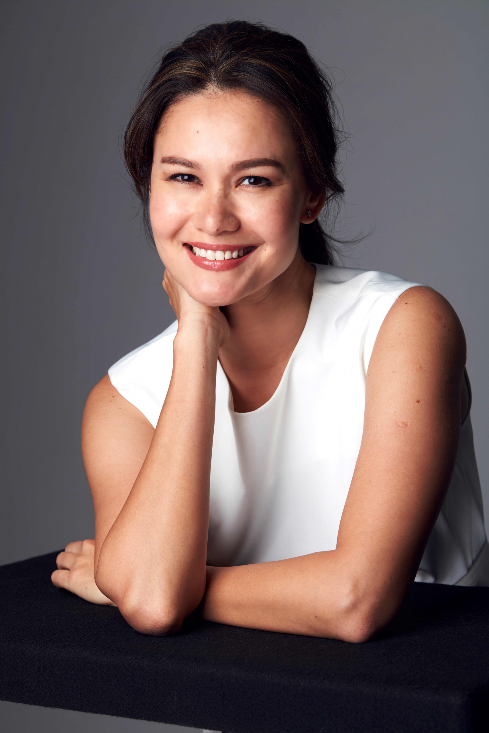 给亚洲妇女一把声音——侧写妇女节目制作人欧生·优丽– Singapore Federation of Chinese Clan Associations