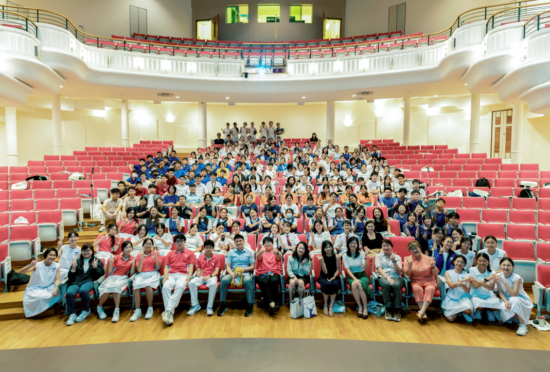 译彩纷呈  双语共庆SG60 ——2025年“译彩纷呈”翻译营圆满落幕